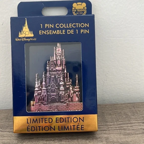 Disney’s 50th Anniversary Limited Edition Big Castle Collectable Pin - Picture 3 of 5